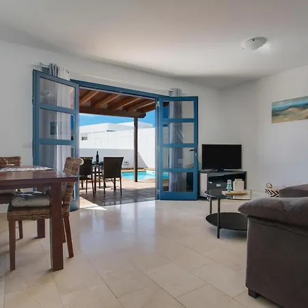 فيلة Alegranza بلايا بلانكا